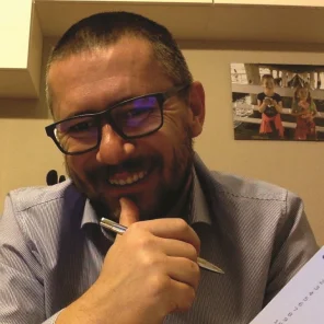 dr Tomasz Piotrowski